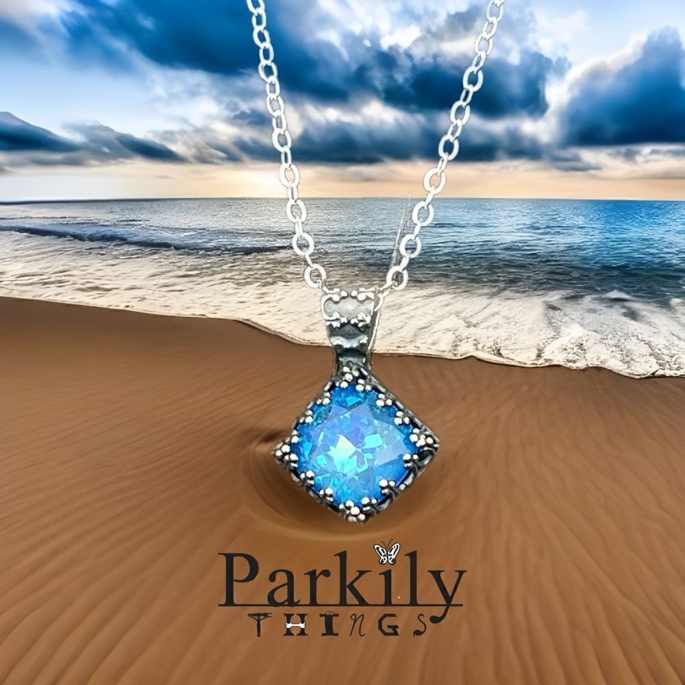 Handcrafted necklace with Swarovski crystal and chain - Picture 2 of 7